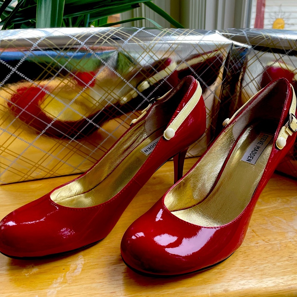Steve Madden Luvvy Women's Red Patent Leather Heel Pumps, Size 9.5, Excellent